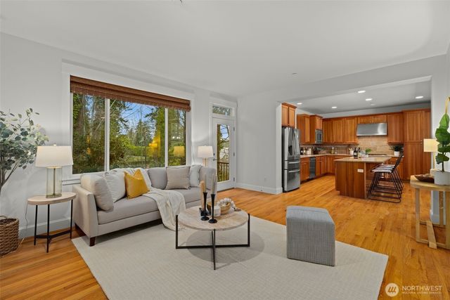 1717 100th Avenue NE, Bellevue, WA 98004