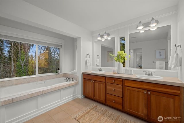 1717 100th Avenue NE, Bellevue, WA 98004