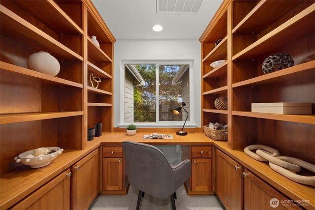 1717 100th Avenue NE, Bellevue, WA 98004