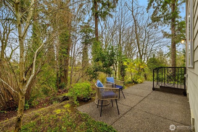 1717 100th Avenue NE, Bellevue, WA 98004