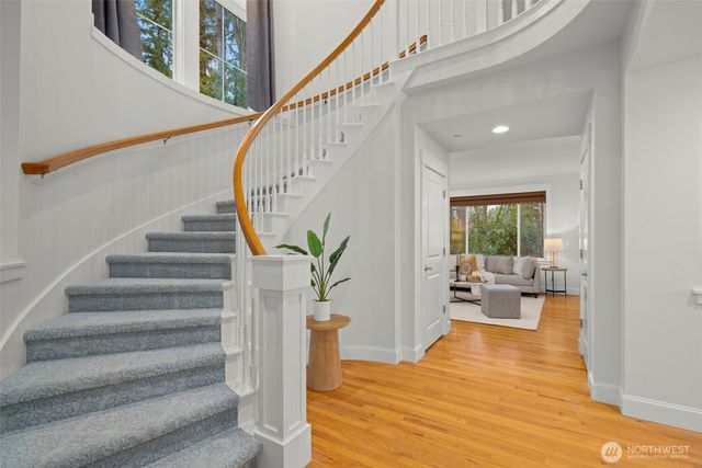 1717 100th Avenue NE, Bellevue, WA 98004