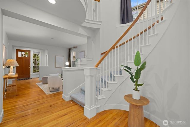 1717 100th Avenue NE, Bellevue, WA 98004