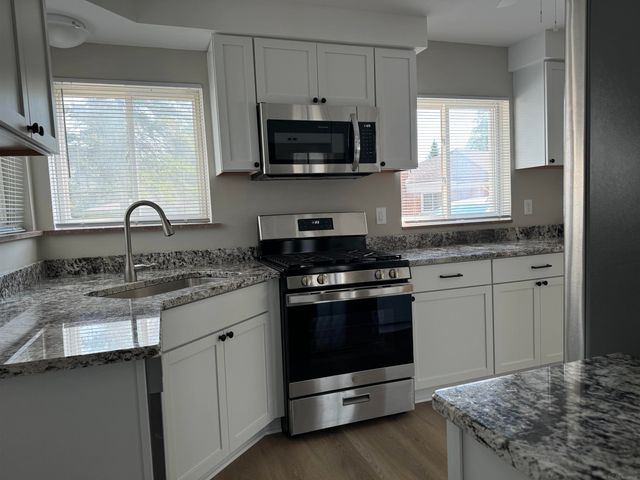 10 Shiawassee Circle, Mount Clemens, MI 48043