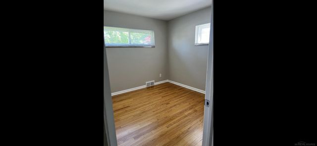 10 Shiawassee Circle, Mount Clemens, MI 48043