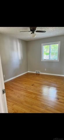10 Shiawassee Circle, Mount Clemens, MI 48043