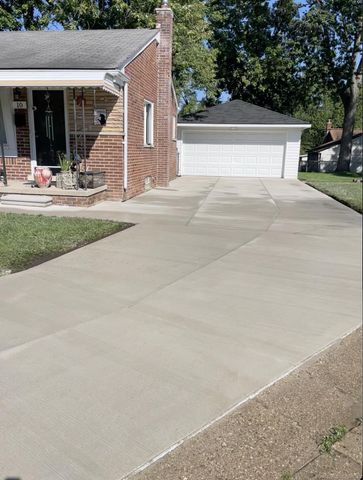 10 Shiawassee Circle, Mount Clemens, MI 48043
