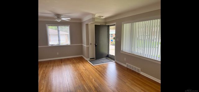 10 Shiawassee Circle, Mount Clemens, MI 48043