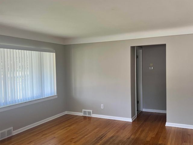 10 Shiawassee Circle, Mount Clemens, MI 48043