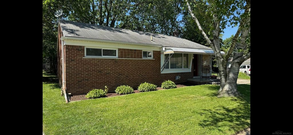 10 Shiawassee Circle, Mount Clemens, MI 48043