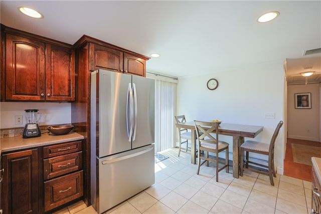 6 Scott Lane, Bristol, RI 02809