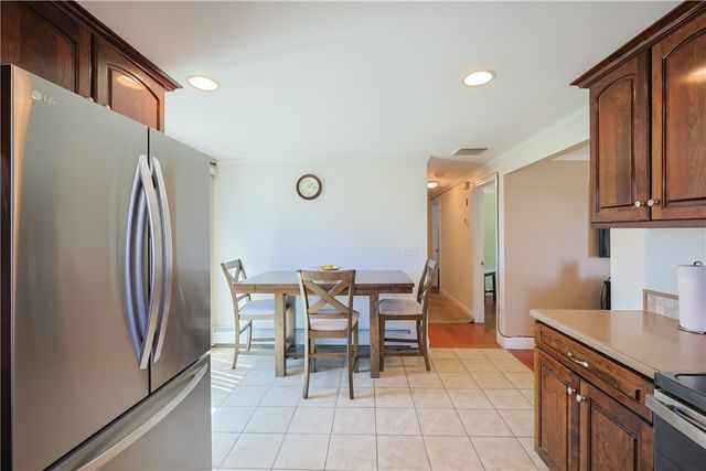 6 Scott Lane, Bristol, RI 02809