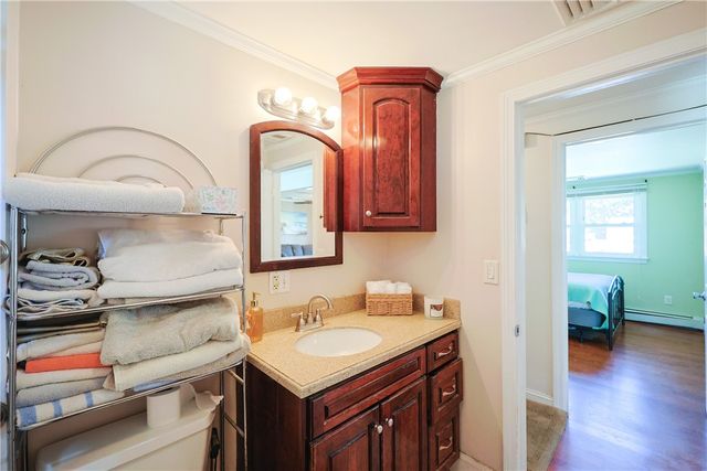 6 Scott Lane, Bristol, RI 02809