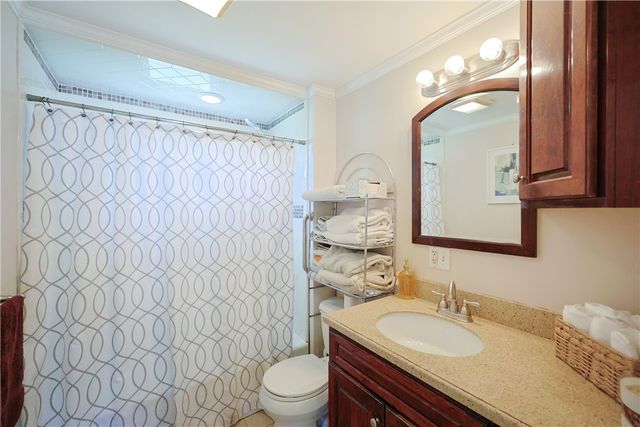 6 Scott Lane, Bristol, RI 02809