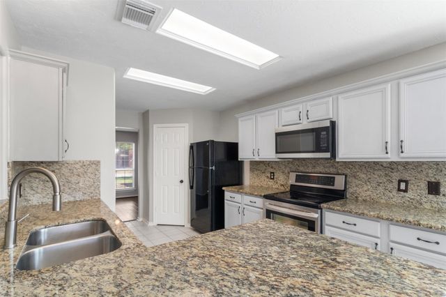 19111 Hayden Wood Drive, Tomball, TX 77375