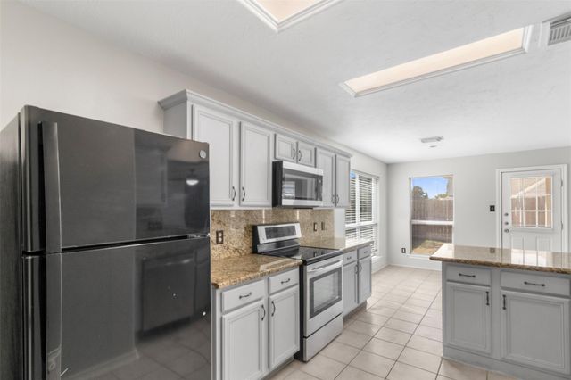 19111 Hayden Wood Drive, Tomball, TX 77375