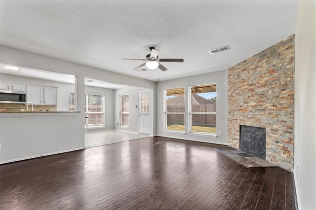 19111 Hayden Wood Drive, Tomball, TX 77375