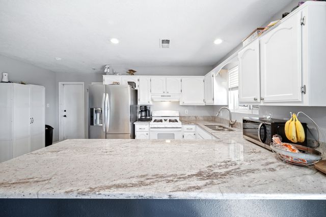 1024 93rd Street SW, Albuquerque, NM 87121