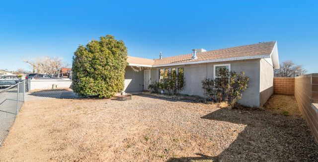 1024 93rd Street SW, Albuquerque, NM 87121