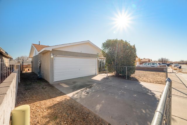 1024 93rd Street SW, Albuquerque, NM 87121