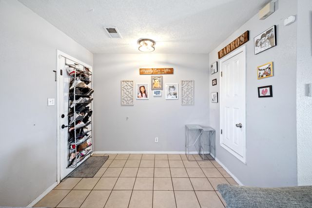 1024 93rd Street SW, Albuquerque, NM 87121