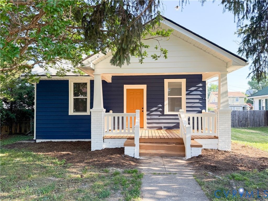 212 Norfolk Ave, Colonial Heights, VA 23834