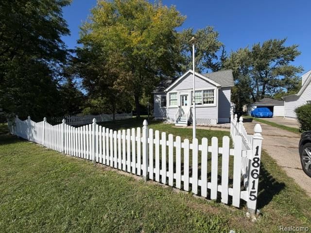 18615 Martin Road, Roseville, MI 48066