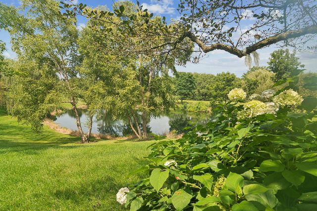 820 Golf Lane, Lake Barrington, IL 60010