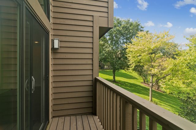 820 Golf Lane, Lake Barrington, IL 60010