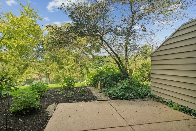 820 Golf Lane, Lake Barrington, IL 60010