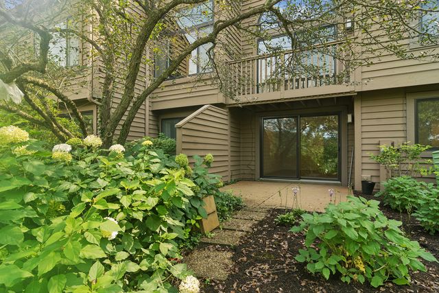 820 Golf Lane, Lake Barrington, IL 60010
