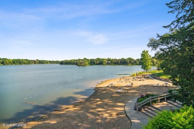 820 Golf Lane, Lake Barrington, IL 60010