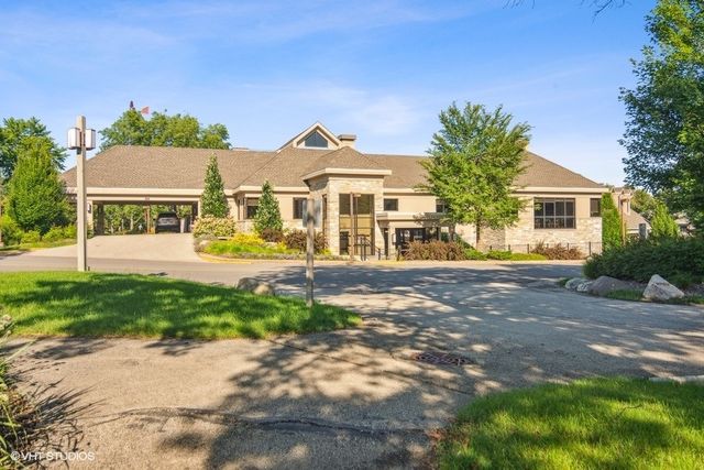 820 Golf Lane, Lake Barrington, IL 60010