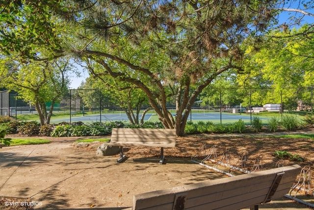 820 Golf Lane, Lake Barrington, IL 60010