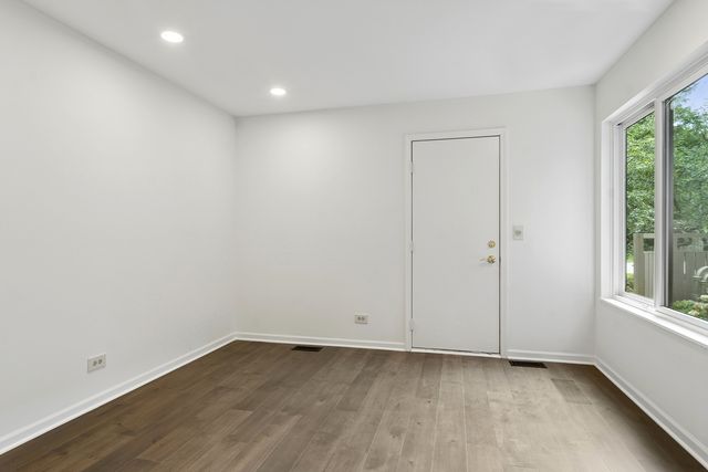 820 Golf Lane, Lake Barrington, IL 60010