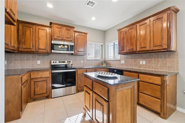 712 Woods Way, Moore, OK 73160