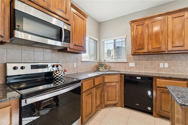 712 Woods Way, Moore, OK 73160