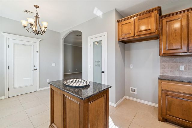 712 Woods Way, Moore, OK 73160