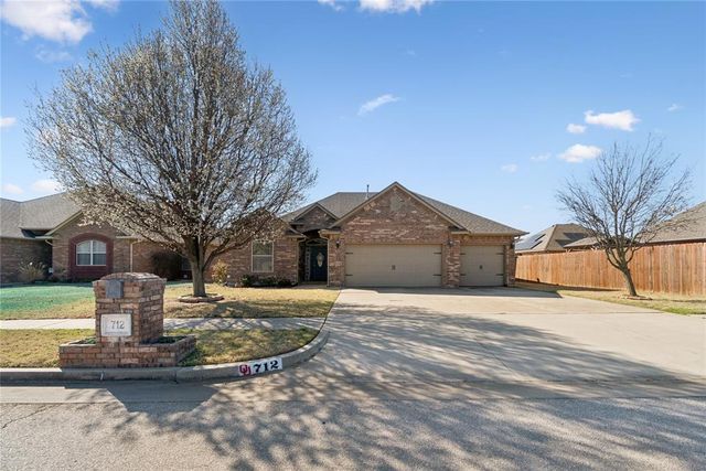 712 Woods Way, Moore, OK 73160