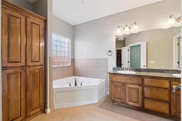 712 Woods Way, Moore, OK 73160