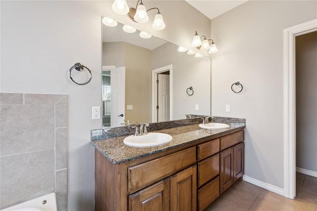 712 Woods Way, Moore, OK 73160