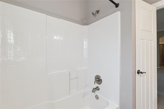 712 Woods Way, Moore, OK 73160