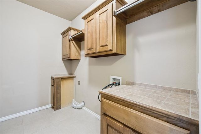 712 Woods Way, Moore, OK 73160