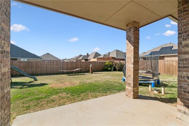 712 Woods Way, Moore, OK 73160