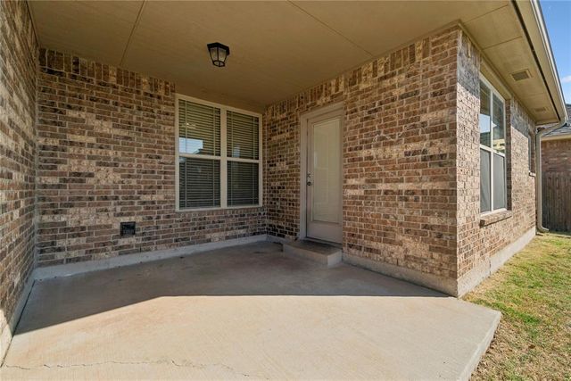712 Woods Way, Moore, OK 73160