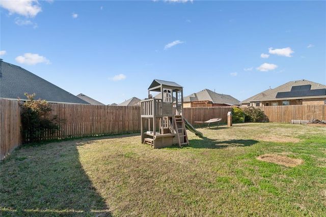 712 Woods Way, Moore, OK 73160