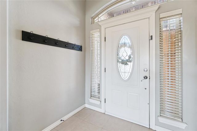 712 Woods Way, Moore, OK 73160