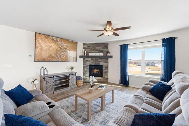 431 Nottingham DRIVE, Union Grove, WI 53182