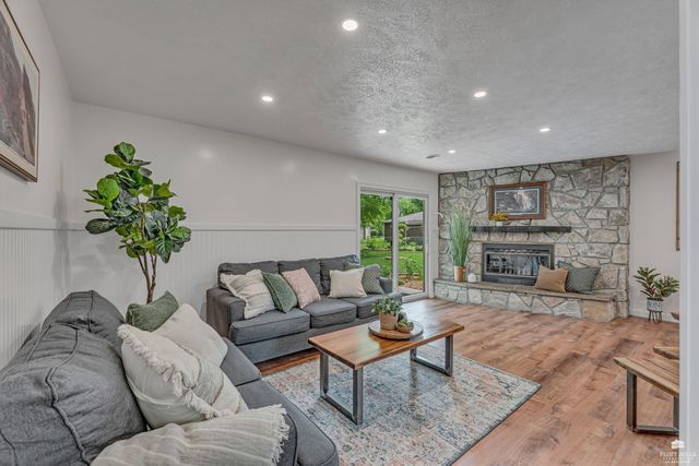 2421 Brook Lane, Manhattan, KS 66502