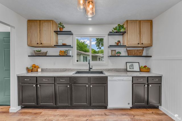 2421 Brook Lane, Manhattan, KS 66502