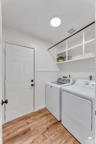 2421 Brook Lane, Manhattan, KS 66502
